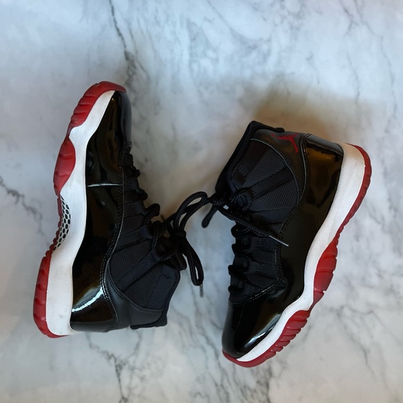 Jordan 11 Playoff Bred (2019) RARE FIND AT THIS PRICE - Picture 1 of 16
